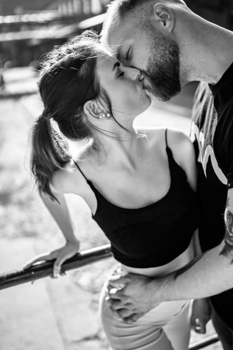 Galerie Paarshooting Leipzig Fotograf - intimes Küssen