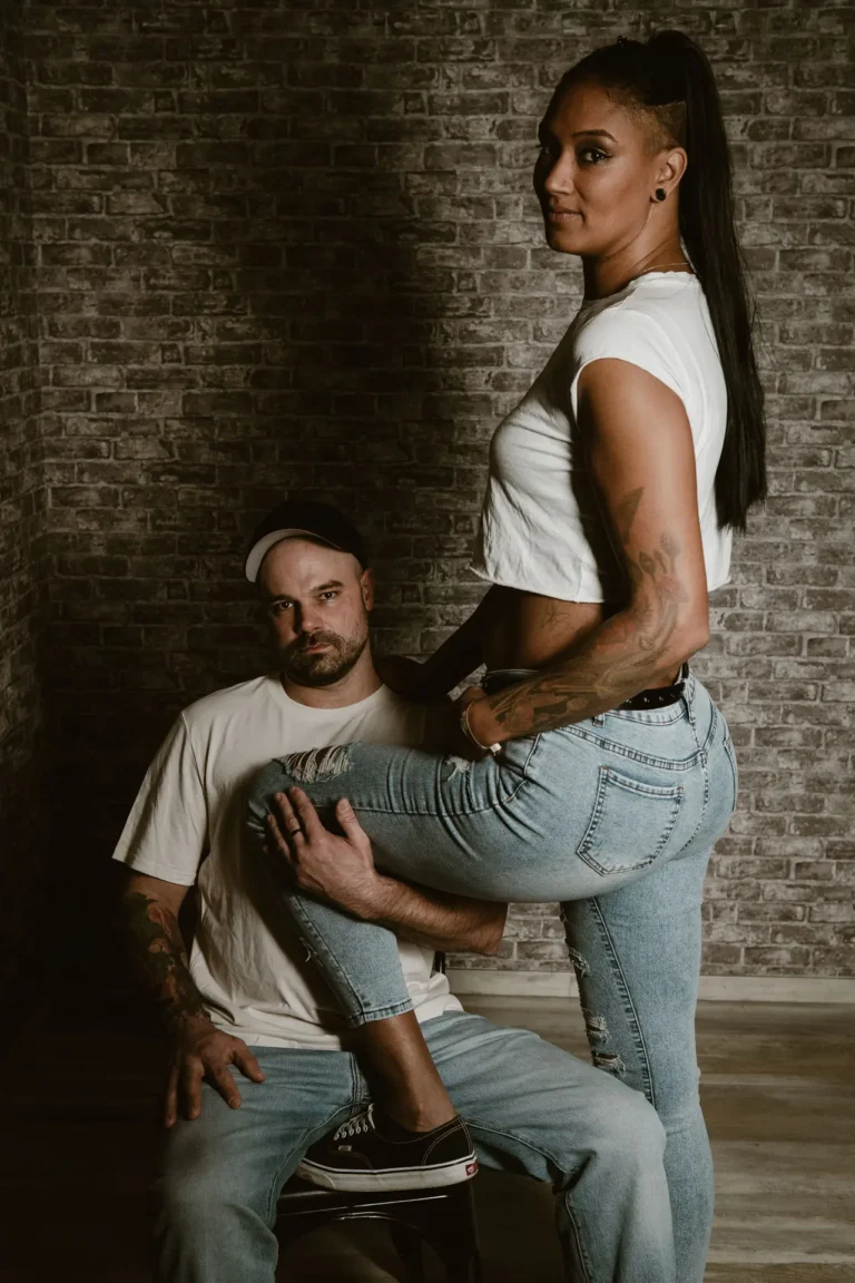 Stephanie und Christian - erotisches Paarshooting mit Größenunterschied