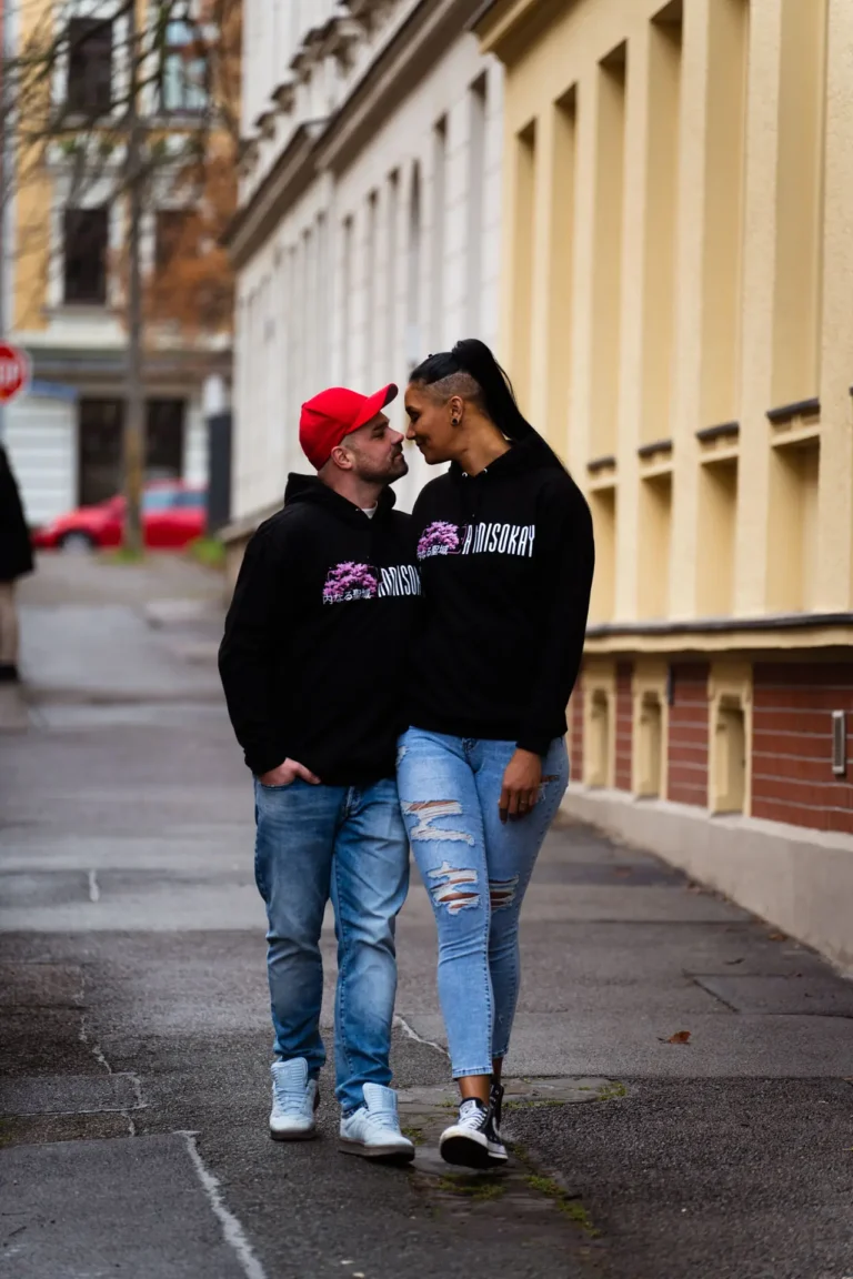 Stephanie und Christian - erotisches Paarshooting mit Größenunterschied Stephanie und Christian - 221 - Paerchenshooting Frau groeßer als Mann